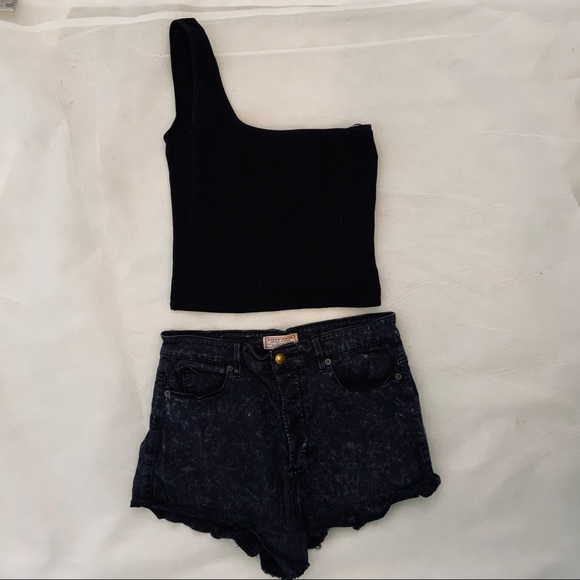 Guess Demin Shorts - Picture 2 of 2